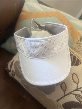 WALTER HAGEN NWT ladies white perforated sun visor
